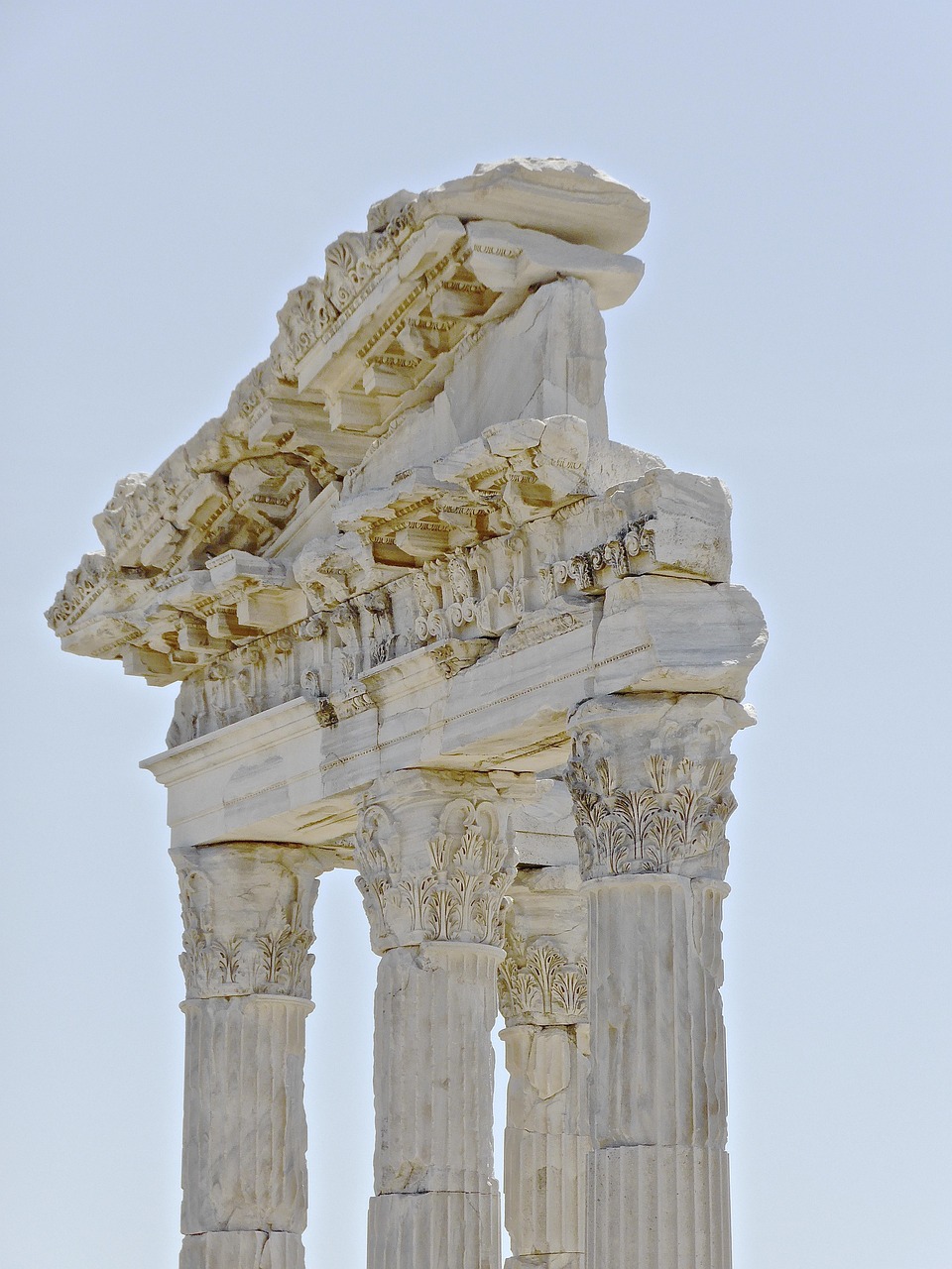 Greek pillars, symbolizing the three pillars of full coverage insurance